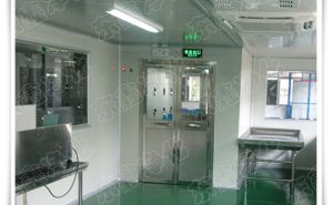 你知道風(fēng)淋室通道是人員進(jìn)出無(wú)塵室所必需的嗎？-【東鑫凈化】